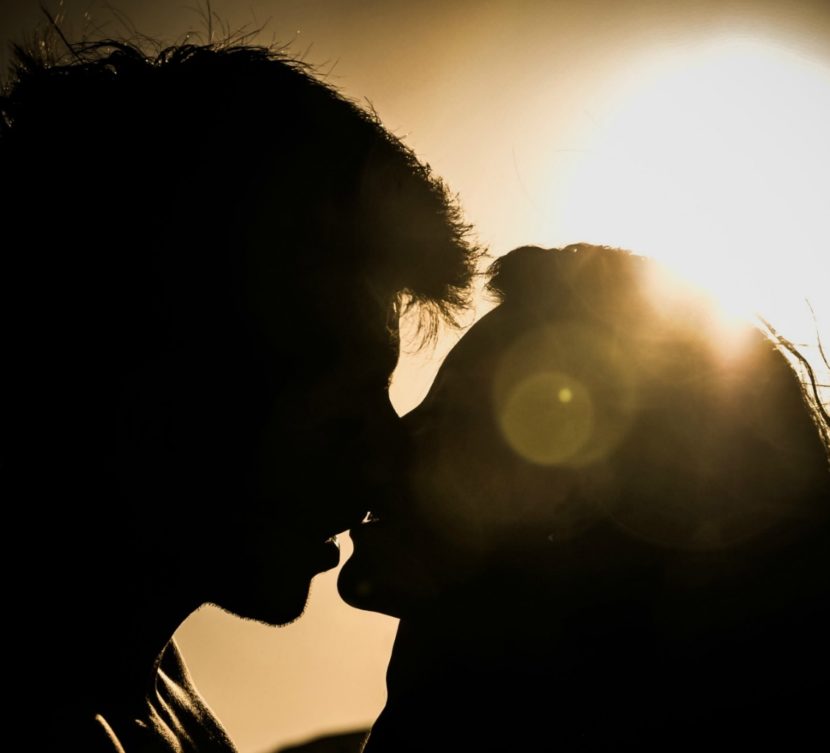 relacion-pareja-amor-beso