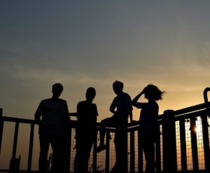 pas-amigos-relacion-silueta