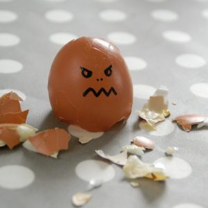 huevo-roto-enfado-daño