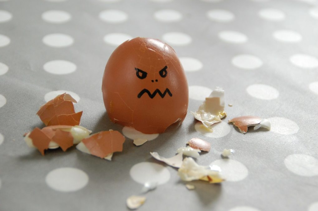 huevo-roto-enfado-daño