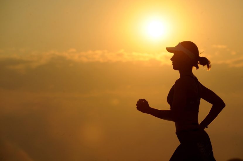 consigue-metas-ejercicio-mujer-silueta