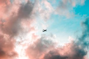 avion-cielo-nubes
